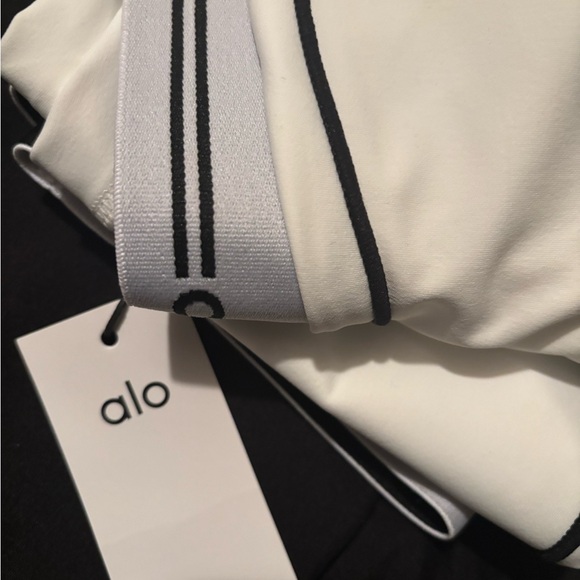 ALO Yoga White and Black Bra and Leggings Set - Picture 3 of 4